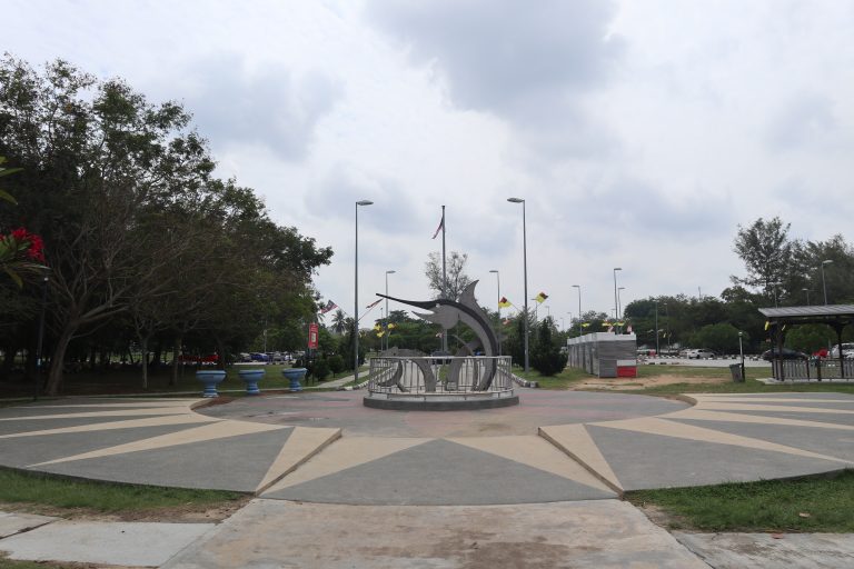 Pantai Cahaya Negeri