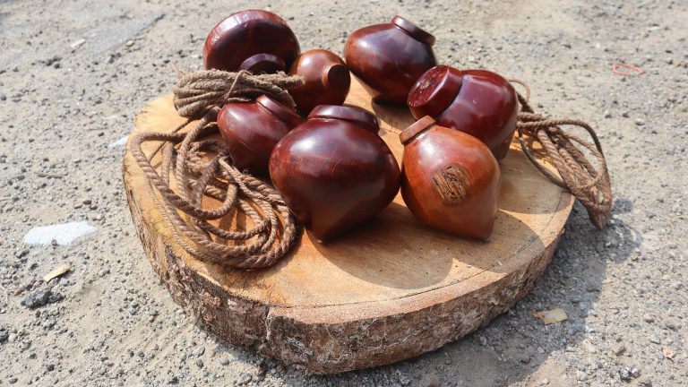 Produk Kraftangan Gasing Tradisional